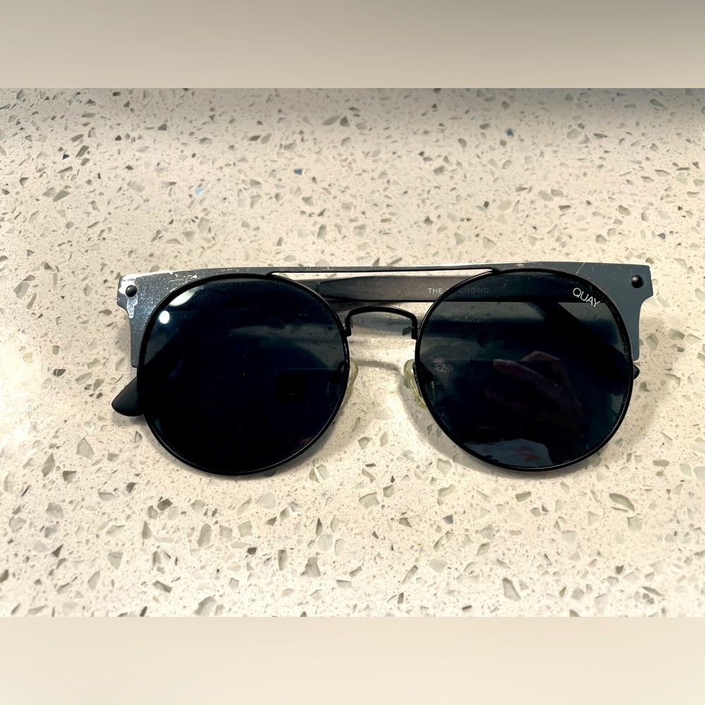 QUAY SUNGLASSES